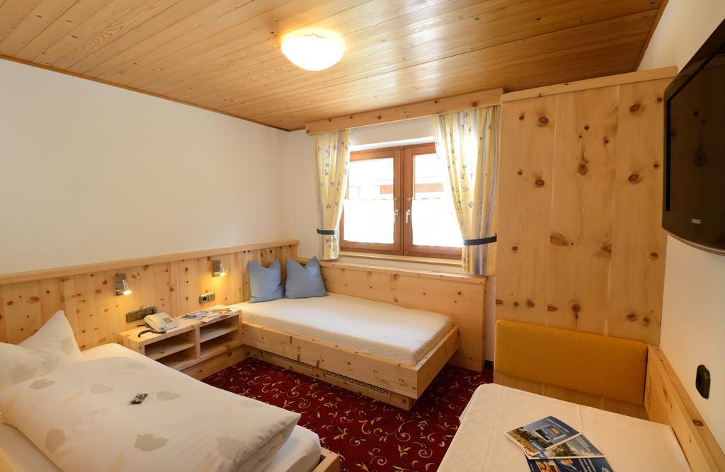 Gasthof Groebenhof Fulpmes Room photo